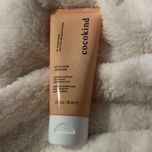 Cocokind oil to milk cleanser - Picture 1 of 2